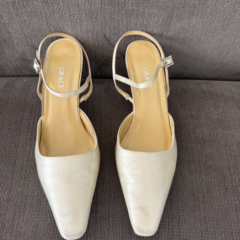 Grace Wedding Shoes size 8B, color Ivory